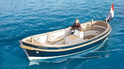 Den mellanstora modellen av snipan från varvet Van Wikj heter 621 och är en snygg och elegant snipa med goda sjöegenskaper.