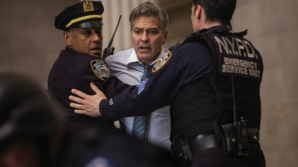 I Jodie Fosters "Money monster" tvingas tv-stjärnan Lee Gates (George Clooney) till insikt om att han svikit sina journalistiska ideal och spelat storbolagen i händerna.