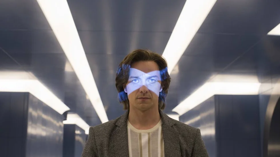 Professor Charles Xaviers (James McAvoy) mutantkraft ligger honom till last när världen hotas av urmutanten En Sabah Nur.
