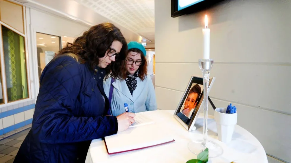 – Jag kände honom inte, men vi är alla studenter, säger Simona Stonkuté. Till höger Cecilia Bjerkehagen