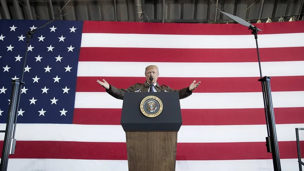 På resa. Donald Trump varnar Nordkorea under sitt Asienbesök.