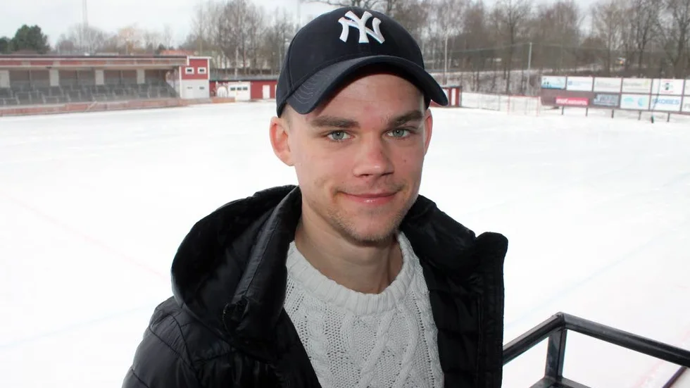 REDO. IFK Motalas lagkapten Erik Ivarsson ser fram emot torsdagens match mot Gripen hemma, en match som kan bli avgörande för elitseriekvalet. "Otroligt roligt att spela bandy varannan dag", säger Ivarsson.
