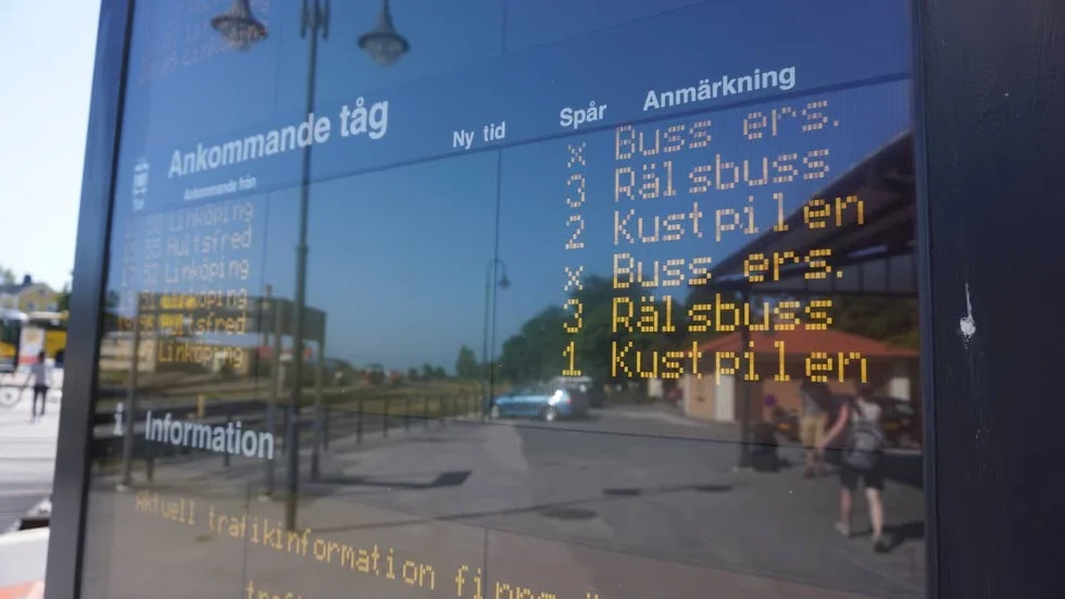 Vanlig syn. Under året har det varit vanligt att tåg fått ersättas med buss på sträckan Västervik - Linköping.