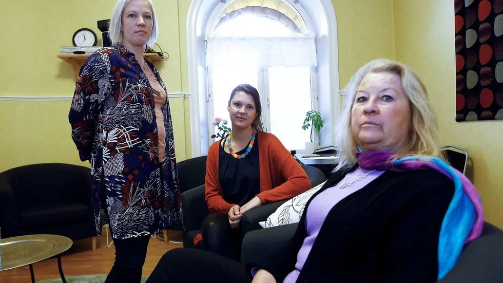 Utsatta kvinnor kommer att påverkas menar Maria Dahl-Karlgren, Sandra Kindström och Tina Olby.