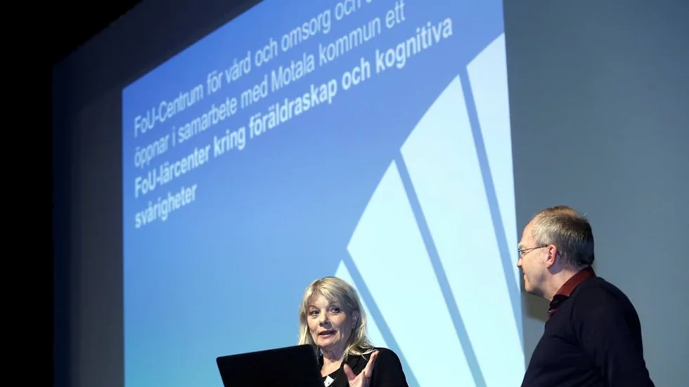 Annelie Liljedahl (S)
I Motala driver hon tillsammans med Elias Georges (S) och Elias Hallén (MP) att genomför barnkonventionen i Motala.