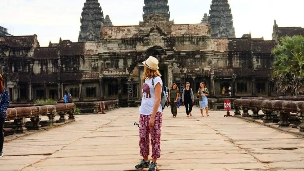 Kulturplats. Moa Sörling framför templet Angkor Wat utanför orten Siem Riep i Kambodja.
