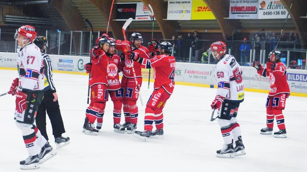 VIK jublar efter mål mot Kristianstad. Ställs lagen emot varandra igen i kvalserien, månne?
