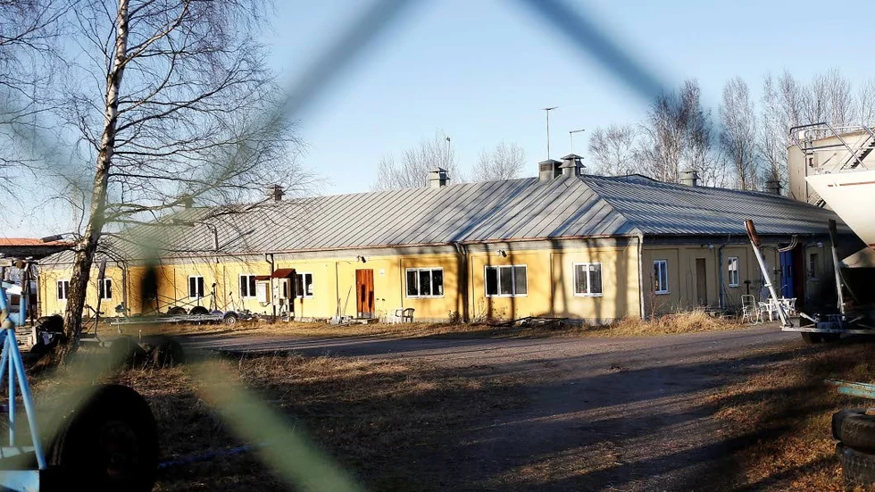 Visst värde. Inne på båtvarvets område finns denna byggnad som anser ha arkitektoniskt eller kulturhistoriskt värde, men  utan krav på att det bevaras.