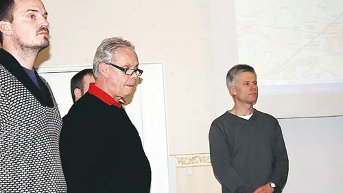 Arbetsledare David Karlsson, platschef Kenneth Zeed och projektledare Magne Holm informerade om bygget av förbifart Målilla.