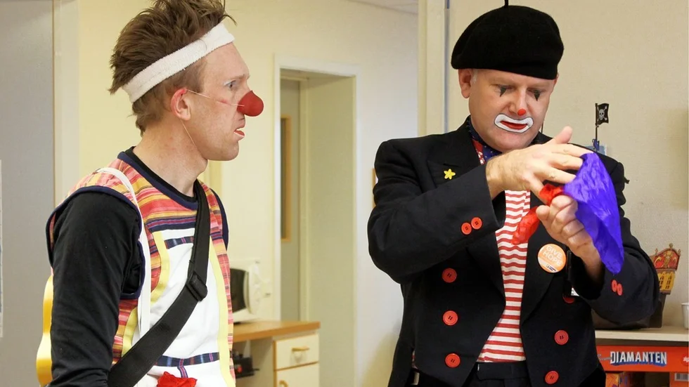 KaBom och Mike, alias Martin Ibohm och Mikael Lovestedt, fascinerar såväl barn som vuxna med sina trollerier.