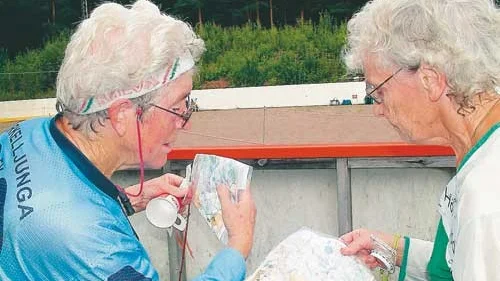 Gun Gardell från SPF Gotland och Lena Nordahl från Ängelholms SPF var två av de 128 deltagarna i SPF:s riksmästerskap i orientering som hölls i Hultsfred igår.