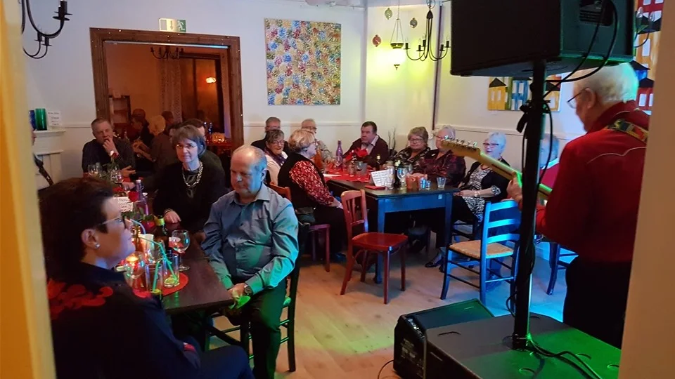 Drygt 50 gäster var på Annas Café och avnjöt julbordet på lördagskvällen. Foto: Morgan Karlsson