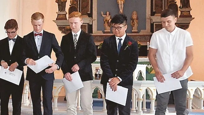 Markus Bergström, Svante Knutsson, Herman Johansson, Alexander Johansson, Napat Chokwatthananon, Donat Agushi och Emma Hall fick stipendium av Lions. Foto: Privat