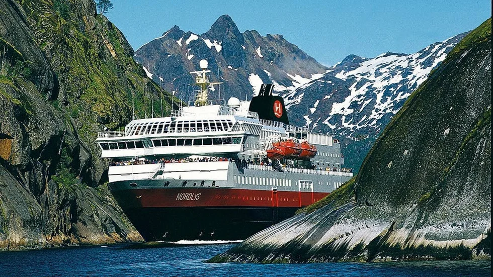 Kristiansund är en stad som lyxbåtarna lägger i hamn och där Hurtigruten går.