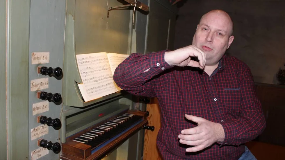 Kyrkomusiker Hans Jakob Wastvedt har en passion för gamla instrument, som Wistenius-orgeln i Åtvids gamla kyrka.