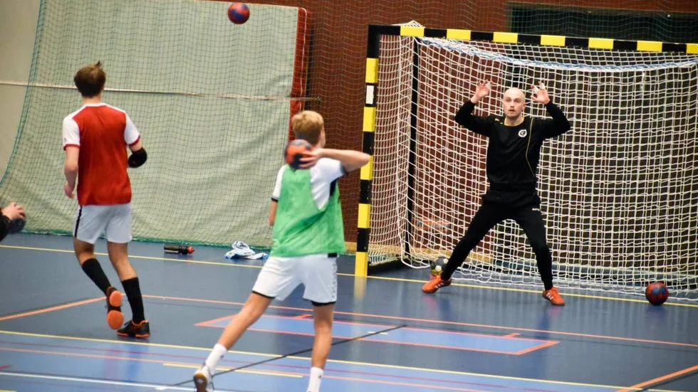 HHF kvalar för att hålla sig kvar i division 2.