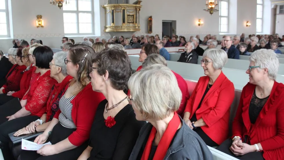 Det kom en hel del folk till konserten i Mörlunda.
