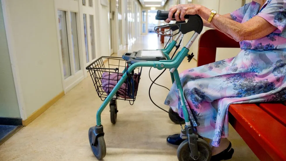 Eksjö kommun inför maxtak för hemtjänsttimmar. De som har behov av mer än 150 timmar erbjuds flytta in på särskilt boende.