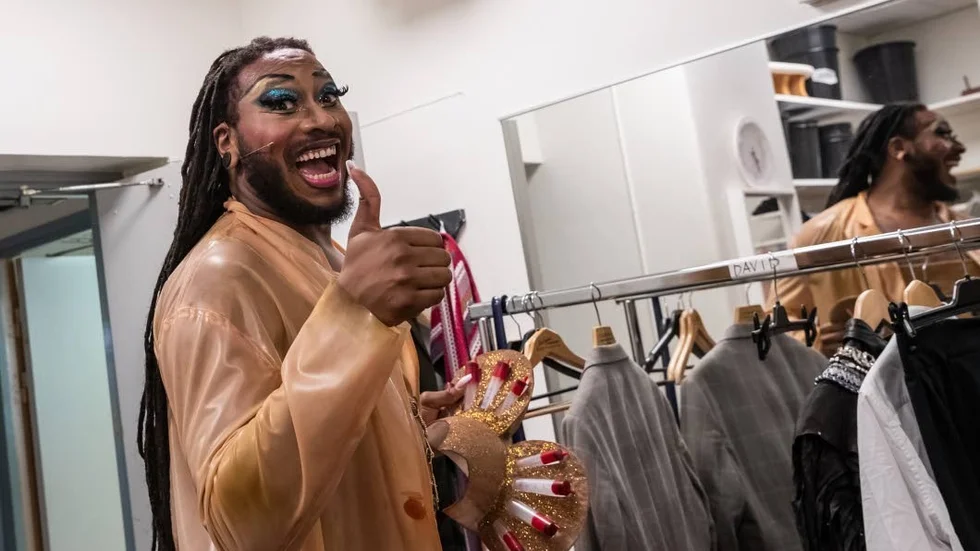 Camilo Ge Bresky spelar sitt livs roll i skräckmusikalen Rocky Horror Show, som har premiär i Linköping 29 mars. ”Jag längtar till det nära mötet med publiken”, säger han.