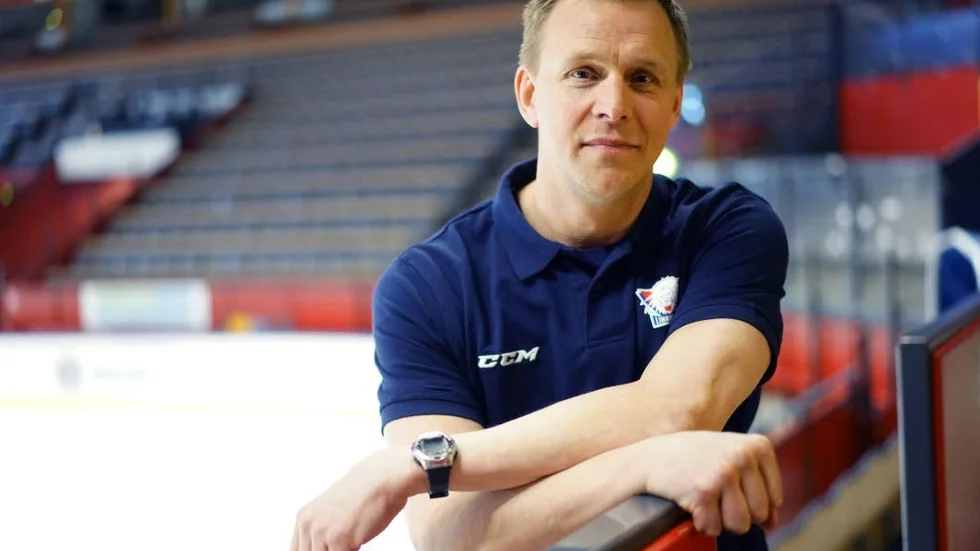 Bert Robertsson har inget emot att kliva fram, kämpa för sin sak och slåss för sitt lag. Nu ska han lyfta LHC och gå från hackkyckling till favorit hos supporterklubben White lions. "Man kan väl säga att det finns utvecklingspotential där", säger han och skrattar.