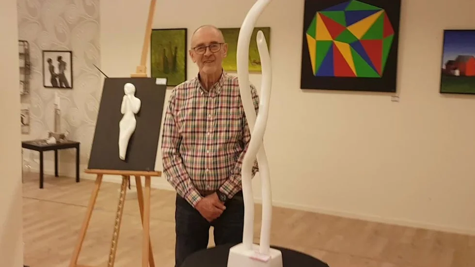 Kjell-david Johnson med skulpturen "Tango för två".