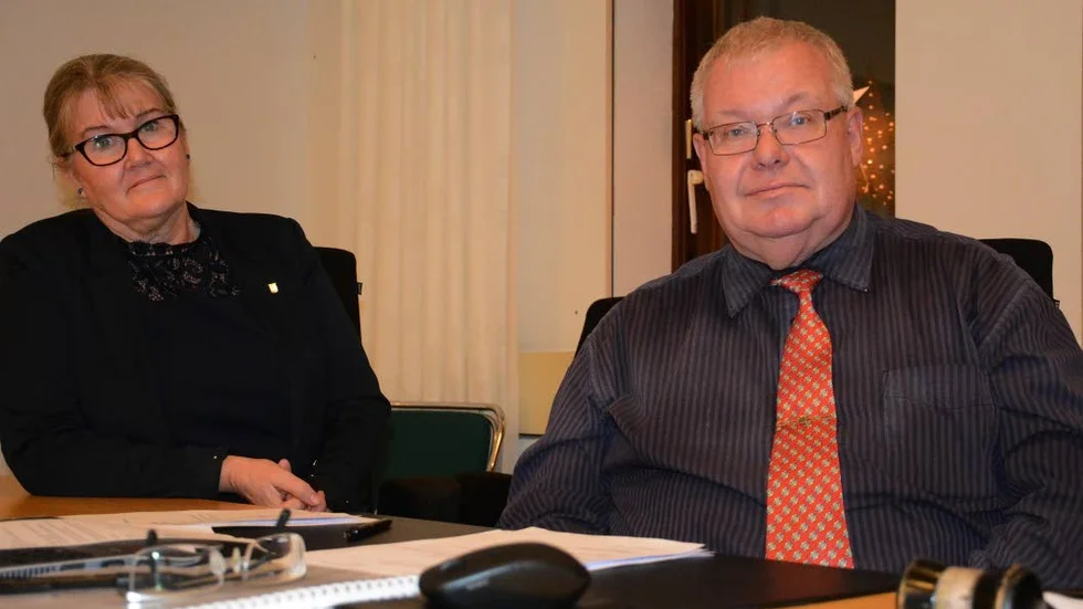De avgående kommunalråden, Helen Nilsson (S) och Tomas Peterson (M) röstade båda nej till att Vimmerby kommun ska ställa sig bakom Kindas krav att pröva om beslutet att flytta Itsam är förenligt med lagen.