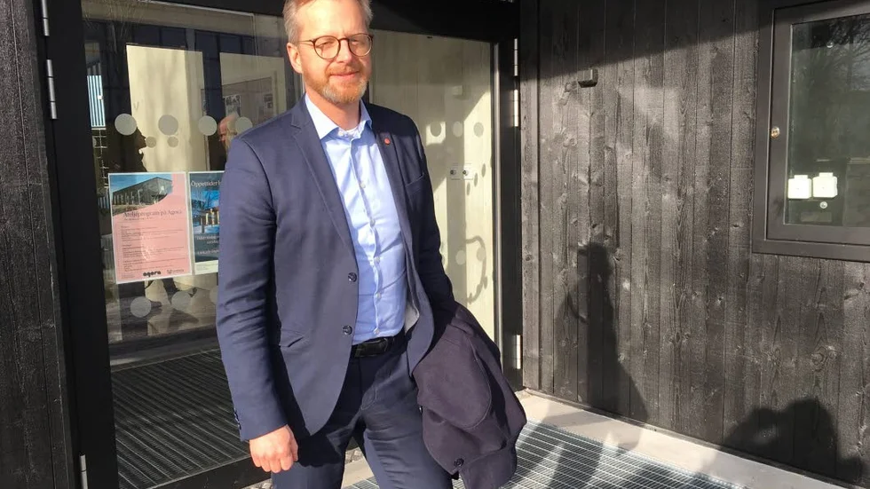 Inrikesminister Mikael Damberg besökte Skäggetorp under onsdagen.