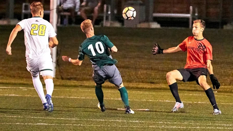 Leverar. Joel Sundell har svarat för en stark termin på Wright State University och trivs med livet i USA.