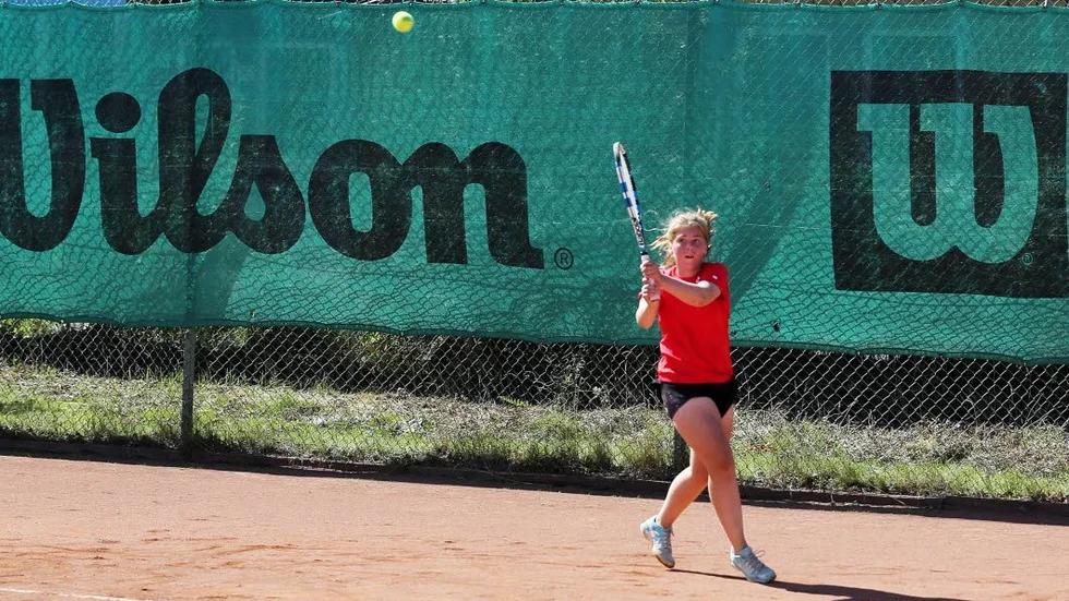 För Danderyds Astrid Söderblom gick det inte lika bra i öppningsmatchen då hon föll med 6-2, 6-0 mot starkt motstånd.