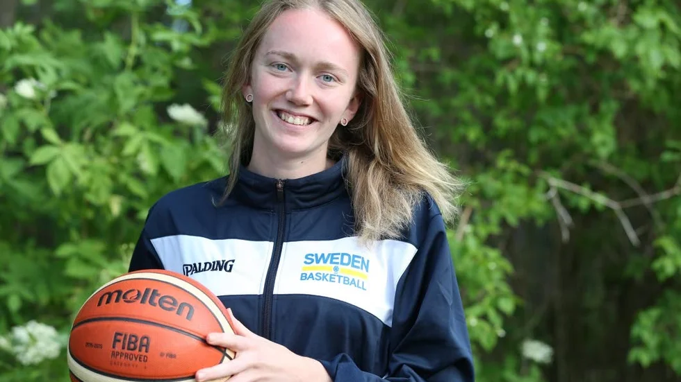 Anna Dahl från Västervik fick spela en hel del i EM-slutspelet i basket.