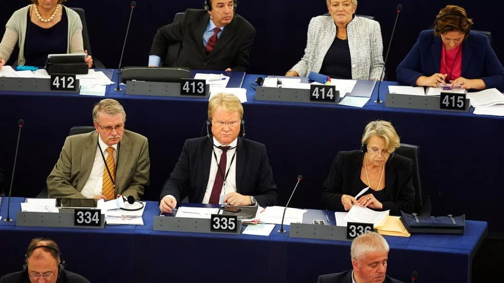 Europarlamentet. Lars Adaktusson (335) skriver om vikten av öppenhet i det politiska arbetet.