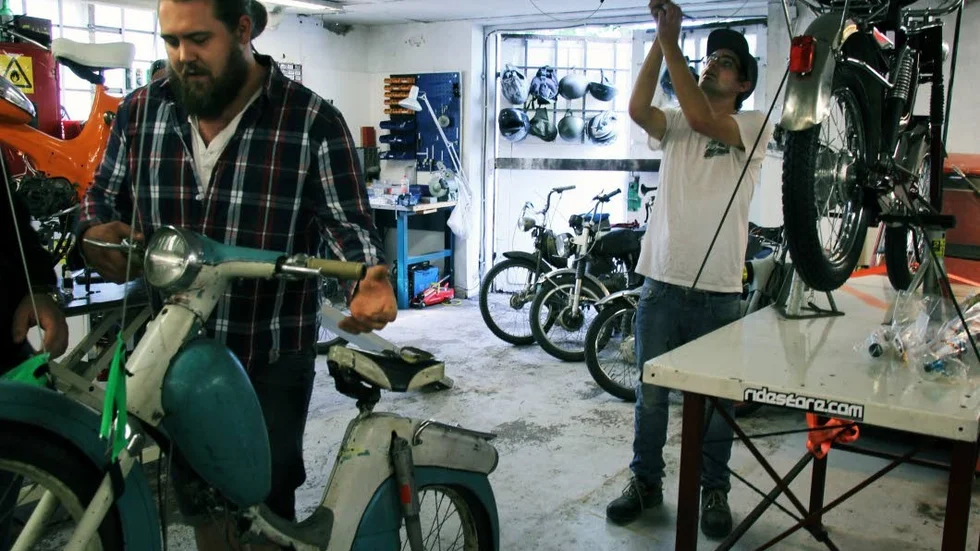 "Det är en sån frihet att åka moped", säger arrangörerna.