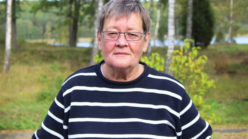 Onödigt. Cecilia von Hausswolff plockade själv bort den prick hon fått på lådan. Hon säger att det är bra att alla prickar tagits bort.