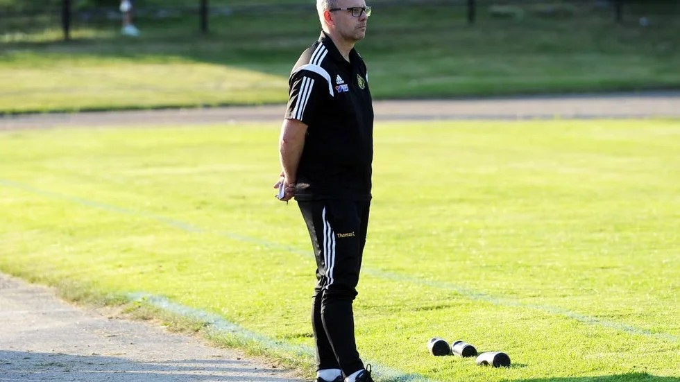 Motståndare. Tidigare VFF-tränaren Thomas Kongstad ställs mot sitt tidigare lag i och med att han numera är tränare i Högsby.