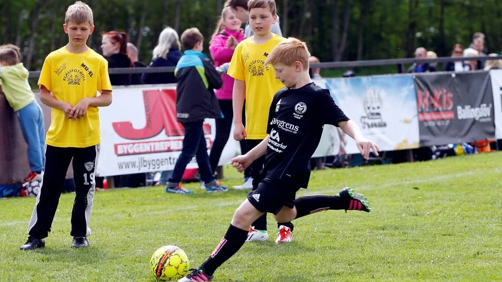 Uppvärmd. Anton Agerhall och hans klasskamrater i Råssnässkolan 4a laddade med camping och lång cykeltur inför Klassfotbollen.