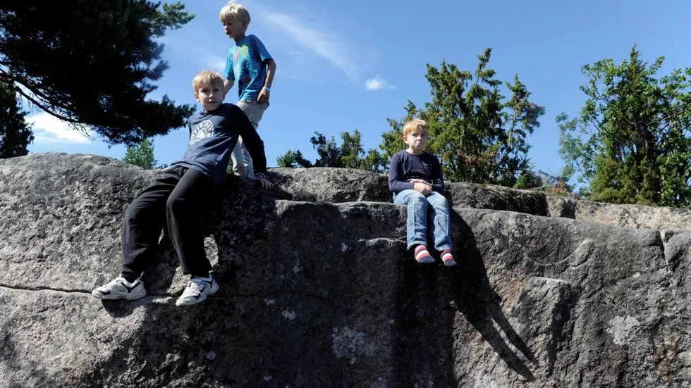Klättrare. Oskar Klingstedt, Nils Bååth och Malte Klingstedt tycker att det är roligt att vara på klätterläger.