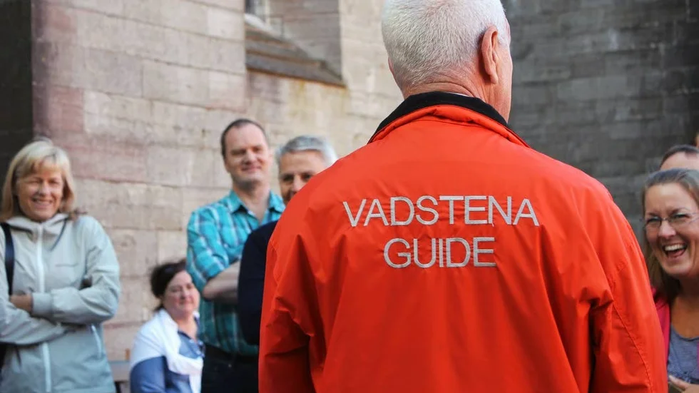 Turer. Vadstena guideförening bjöd på turer.