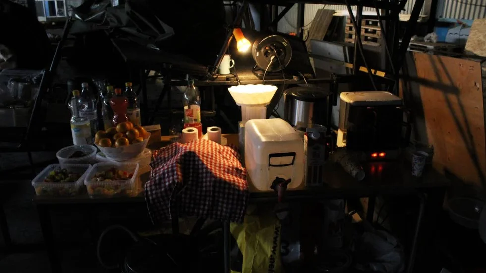 Repetitioner. Frukt, godis och kaffe går åt när man repar långa dagar.