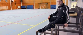 Läktaren är inte klar – och taket läcker