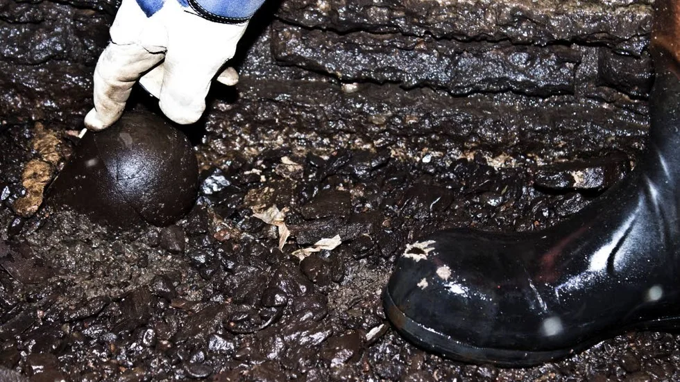 Ett oidentifierat metallobjekt hittas i tunneln. Vad det kan vara förblir oklart.
