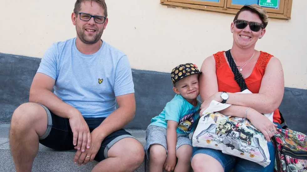 Linus, Elliot och Jenny Rudolfsson, Älmhult: "Nej, inga vykort för vår del. INte ens när vi är utomlands. Vi tar egna bilder och lägger ut på Instagram. Det kan hända att vi får kort från mormor och morfar."