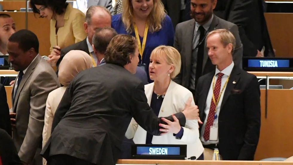 Arbetsseger. Sverige intar den internationella politiska arenan.