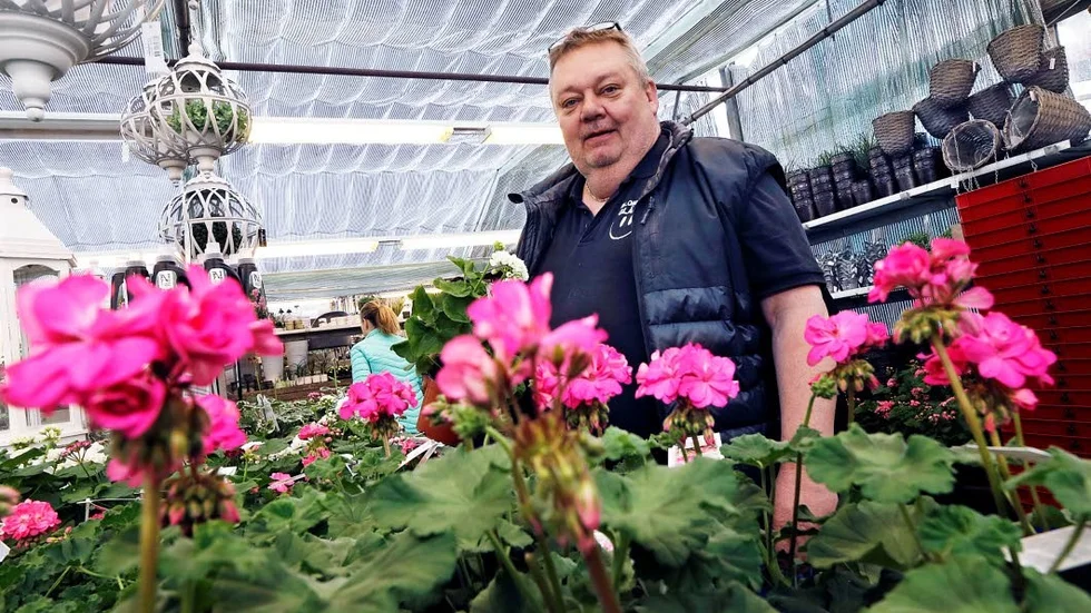 Sedan fyra år tillbaka driver han företaget Blomsterglädje tillsammans med sin fru Kicki.