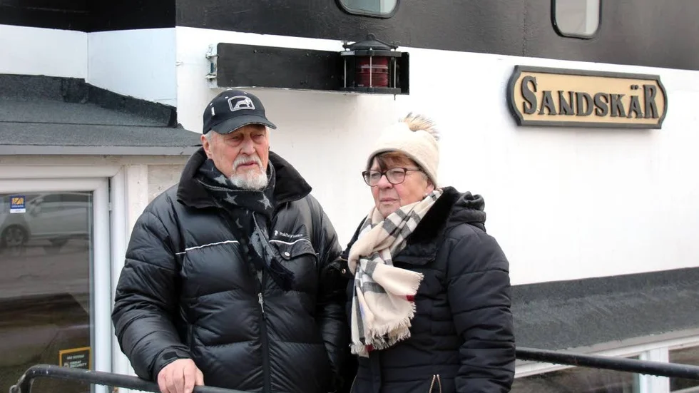 Lars Eje Gustavsson och Marianne Fahlström får inte ha serveringsbåt i vallgraven.