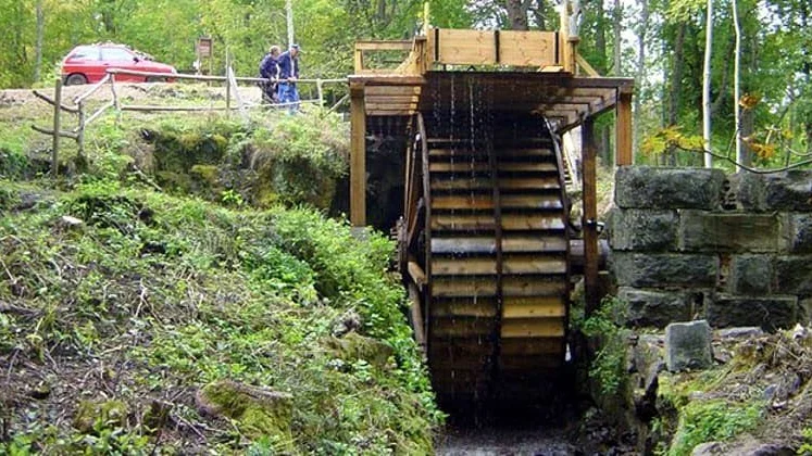 Vattenhjulet vid Skönnarboleden är både start- och slutpunkt vid invigningen av citatstigen den 1 juni.