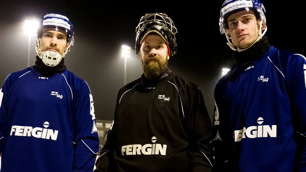 IFK-spelarna Kasperi Hirvonen, Jussi Aaltonen och Elias Gillgren gör samtliga VM-debut när Finland möter Kazakhstan på lördag kväll.