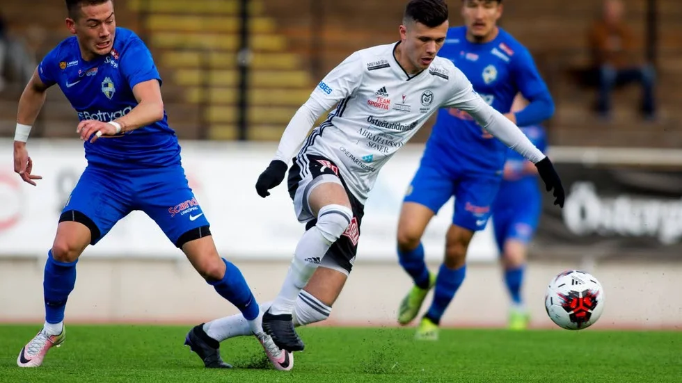 André Rako och hans Maif förlorade kvartsfinalen mot Linköping City med 2–3. På slutet blev han utburen på bår efter en smäll.
