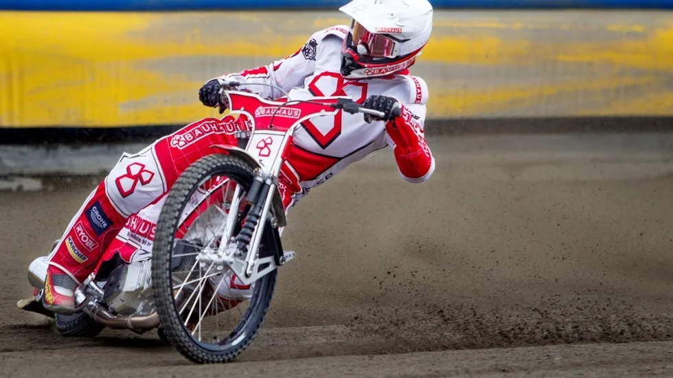 Att köra speedway är något som Andreas Jonsson fortfarande brinner för. Just jagandet för att ta sig om motståndarna är en av hans drivkrafter.