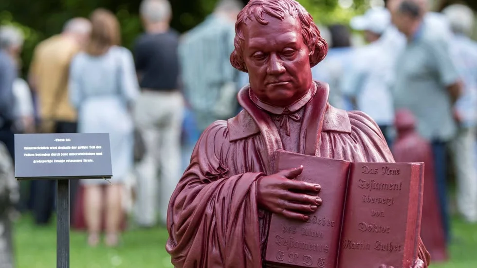 Martin Luther. Lärde många att läsa.