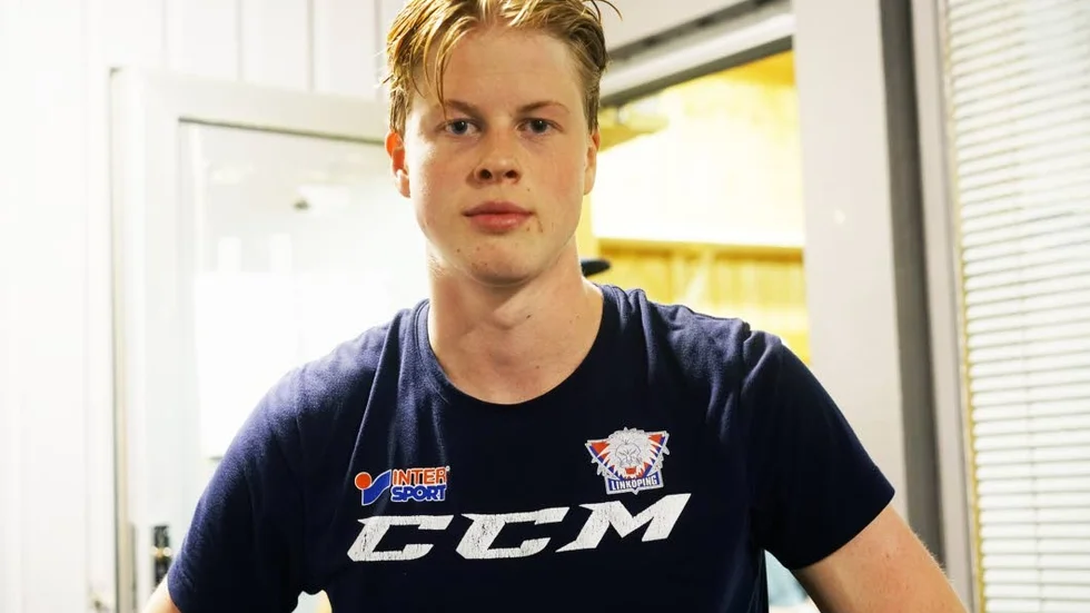 Anfall. Fredrik Karlström är tillbaka på isen efter höftproblem.